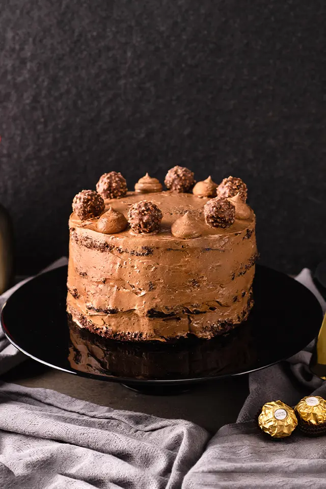 Naked Cake mit Ferrero Rocher