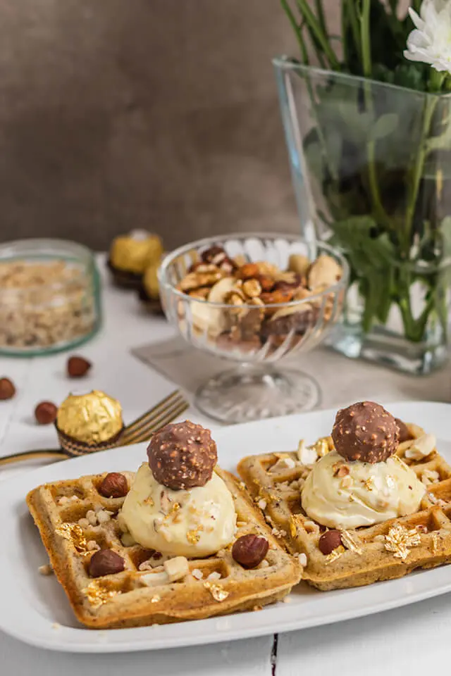 Vorschau Nussige Waffeln mit Ferrero Rocher